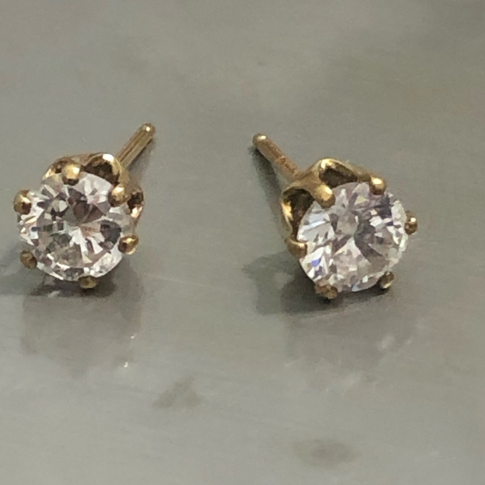 14K Marked BD Yellow Gold Round White Stud Earrings